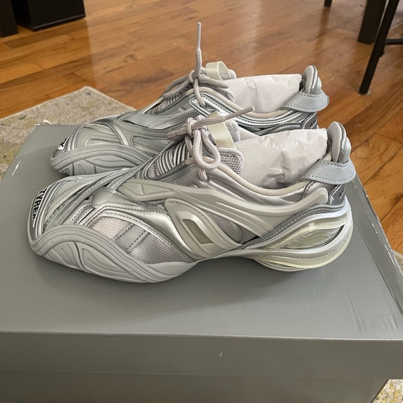 Brand New Balenciaga Tyrex Silver women’s sz eu 37 - Picture 4 of 7
